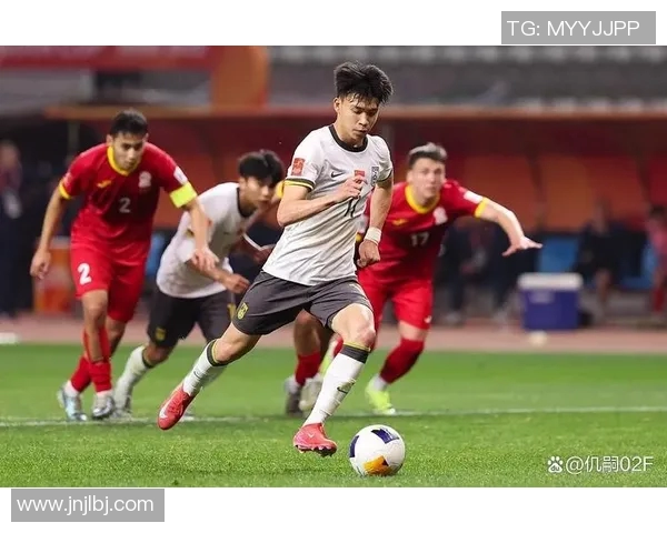 亚洲杯赛场上的明星球员风采与实力解析：从进攻到防守的全面盘点